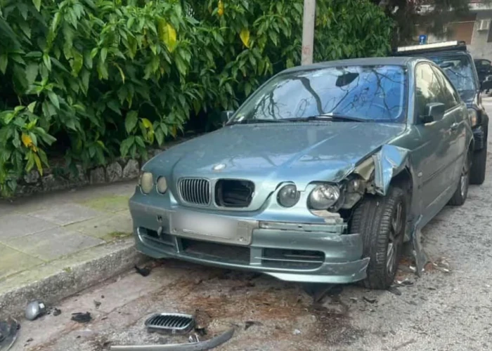 Τραγουδίστρια γνωστού συγκροτήματος η 36χρονη που πήρε «σβάρνα» πέντε παρκαρισμένα αυτοκίνητα στο Κολωνάκι