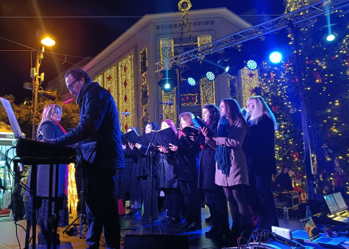 Στην Πολιτεία των Ευχών: Κάλαντα και μελωδίες από το γυναικείο φωνητικό σύνολο «The Voices»