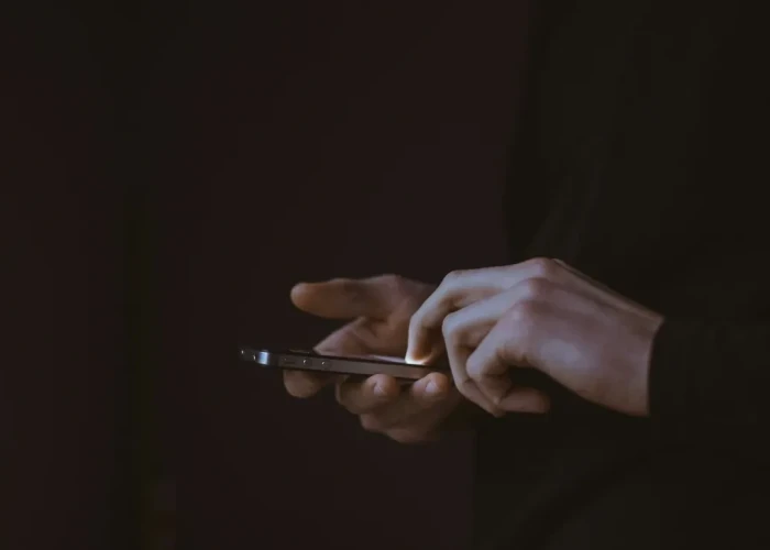 Νέος κίνδυνος απάτης με δήθεν «τροχαίες παραβάσεις» - Προσοχή σε παραπλανητικά SMS