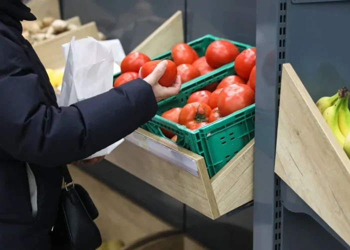 Ψώνια της τελευταίας στιγμής για το τραπέζι της Ανάστασης: Τι ώρα κλείνουν τα σουπερμάρκετ