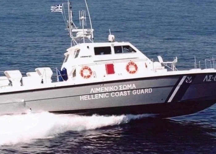 Εισροή υδάτων σε σκάφος βορειοανατολικά της Σύρου – Χωρίς κίνδυνο οι έξι επιβαίνοντες