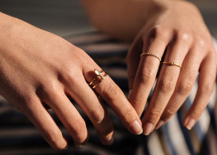 Το έξυπνο κόλπο για να σβήσεις τα σημάδια γήρανσης από τα χέρια σου χωρίς κρέμα