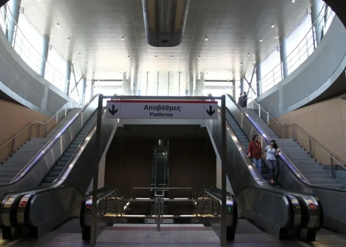 Νωρίτερα αποσύρονται απόψε τα λεωφορεία λόγω Ανάστασης - Τι ώρα κλείνει απόψε το Μετρό