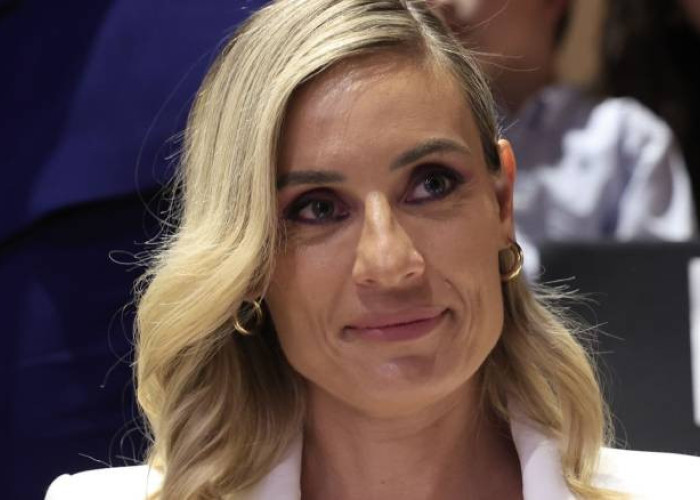 Ελεονώρα Μελέτη- Τα παιδιά μας πάνω από τις πλατφόρμες