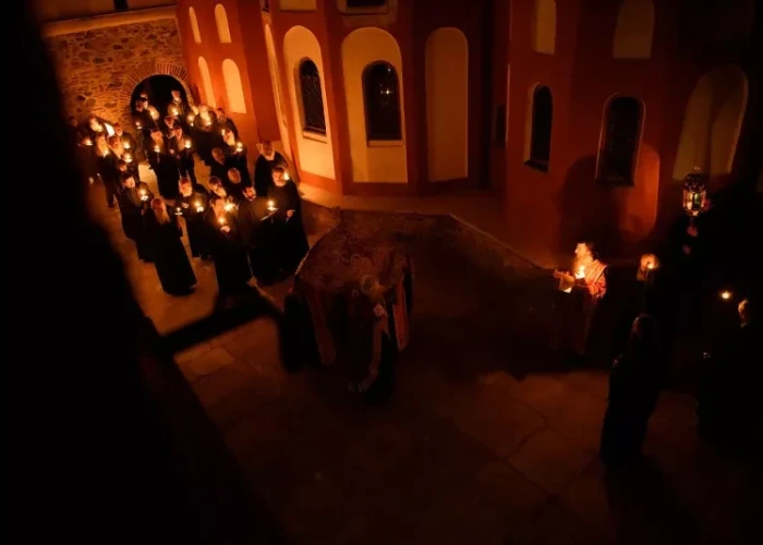 Ο εορτασμός του Πάσχα στο Άγιον Όρος με κατάνυξη, ευλάβεια και βυζαντινή λαμπρότητα