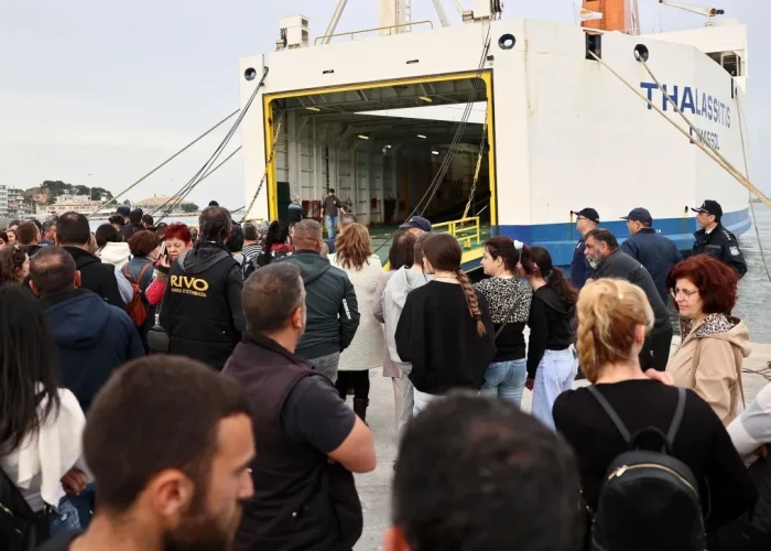 Μυτιλήνη: Οι κτηνοτρόφοι Μεσοτόπου απέκλεισαν την είσοδο του χωριού - Ζητούν εμβόλια για τα ζώα