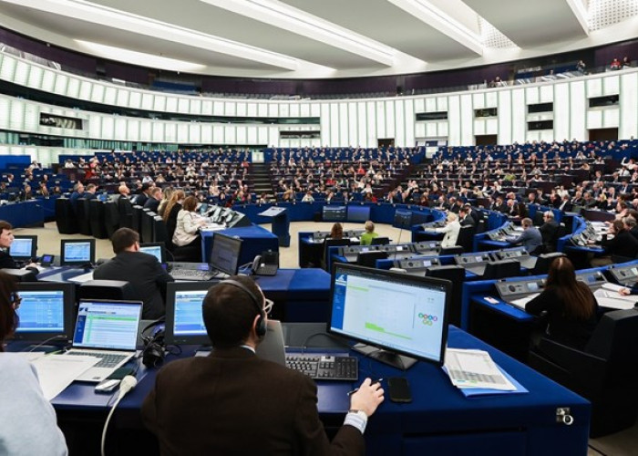 Εγκρίθηκε με ευρεία πλειοψηφία για ένα ασφαλέστερο ψηφιακό περιβάλλον για παιδιά και νέους