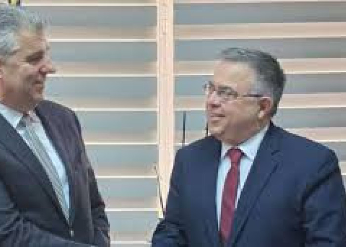 Μεταξύ Γαλαμάτη και Τοψίδη:  Μνημόνιο συνεργασίας