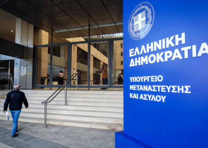Συνεργασία του Υπουργείου Μετανάστευσης και Ασύλου με τις ΗΠΑ για την εντατικοποίηση των επιστροφών παράνομων μεταναστών