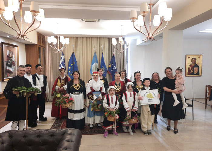 Τα κάλαντα του Λαζάρου έψαλλαν στη Δήμαρχο Σερρών