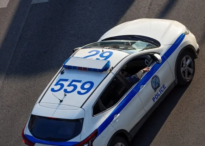 Γλυφάδα: Με σφυρί, μαχαίρι και πιστόλι απείλησαν αστυνομικούς για να μη συλληφθούν