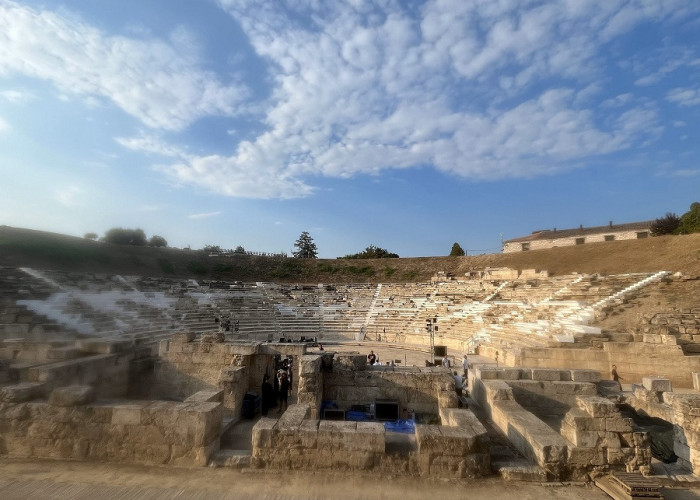 Αποκαθίσταται το σκηνικό οικοδόμημα του αρχαίου θεάτρου της Λάρισας από το Υπουργείο Πολιτισμού