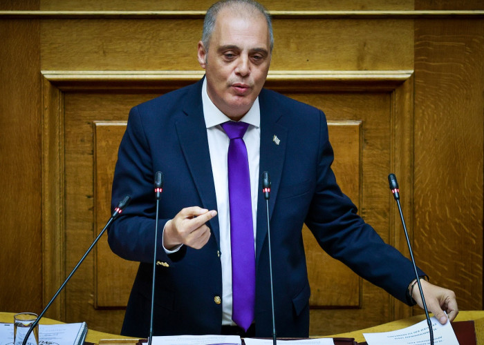 Κυριάκος Βελόπουλος και Κώστας Φλώρος τσακώθηκαν για την «καράφλα»!