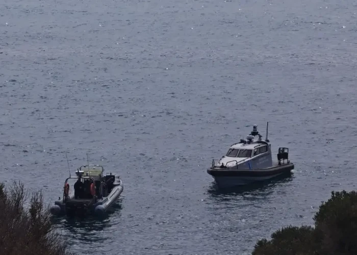 Βουλιαγμένη: Σε εξέλιξη η επιχείρηση ανάσυρσης της σορού του 34χρονου δύτη
