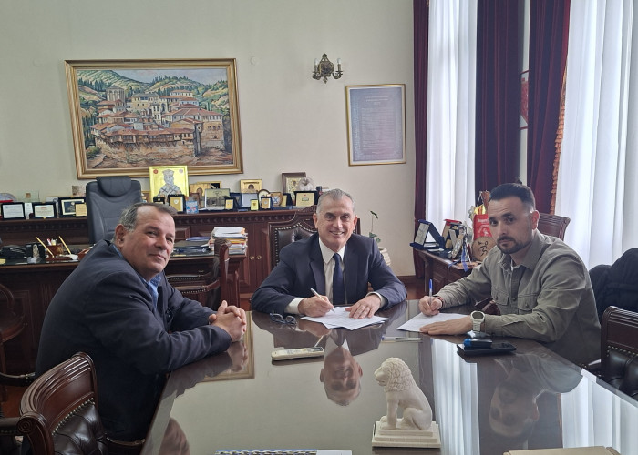 Υπογραφή σύμβασης για εργασίες στο οδόστρωμα αρμοδιότητας Π.Ε Σερρών