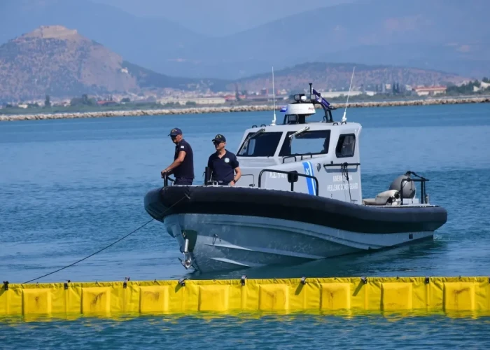 Καταδίωξη σκάφους με 14 μετανάστες στην Σάμο - Συνελήφθη ο φερόμενος διακινητής