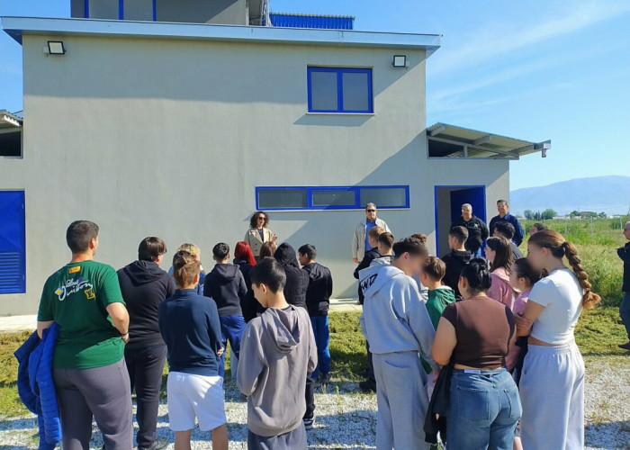 Μαθητές του Γυμνασίου Σκουτάρεως στην δεξαμενή νότια του οικισμού Σκουτάρεως στο πλαίσιο του προγράμματος «Ενεργός Πολίτης»