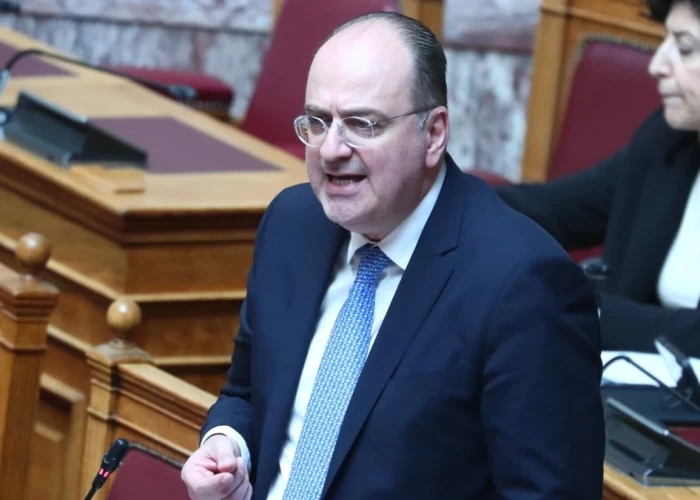 Μετά την χαριστική βολή από την Ντόρα Μπακογιάννη παραιτήθηκε ο Μακάριος Λαζαρίδης