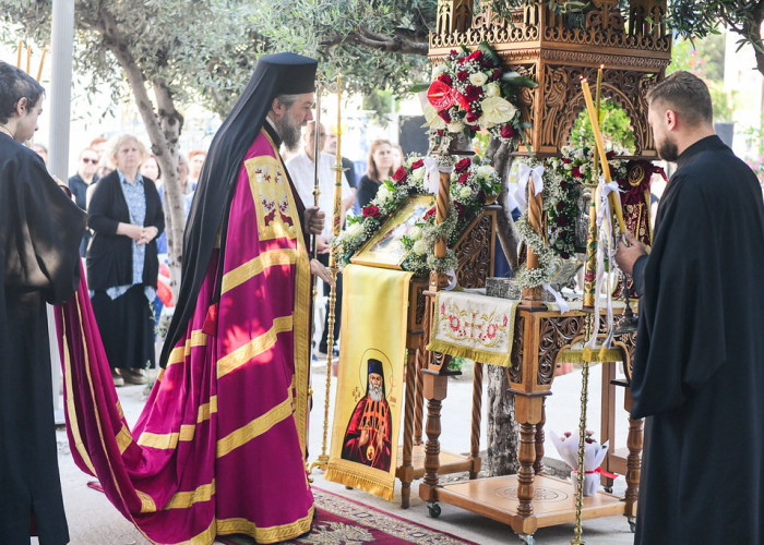 Σερρών Θεολόγος: Οι Σερραίοι τιμούν τον  Άγ. Λουκά τον ιατρό!