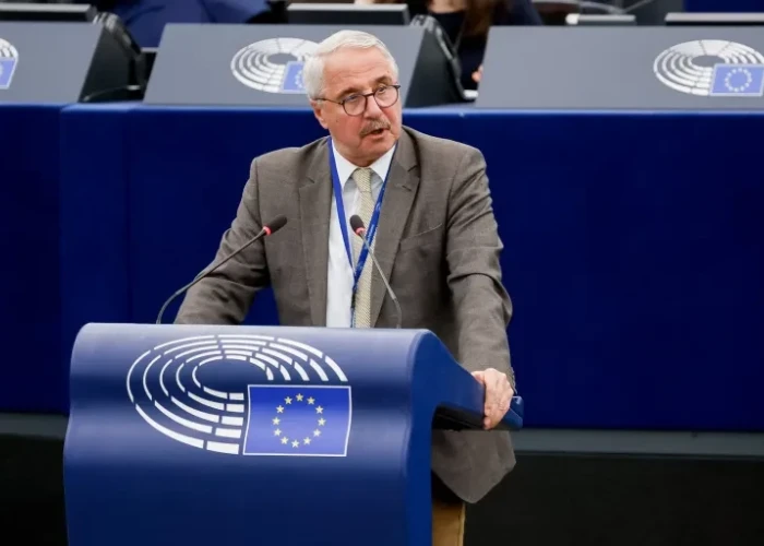 Γιάννης Μανιάτης -«Πού κατέληξαν πάνω από 300 εκατ. € δημόσιου χρήματος για τα ΕΛΤΑ;»