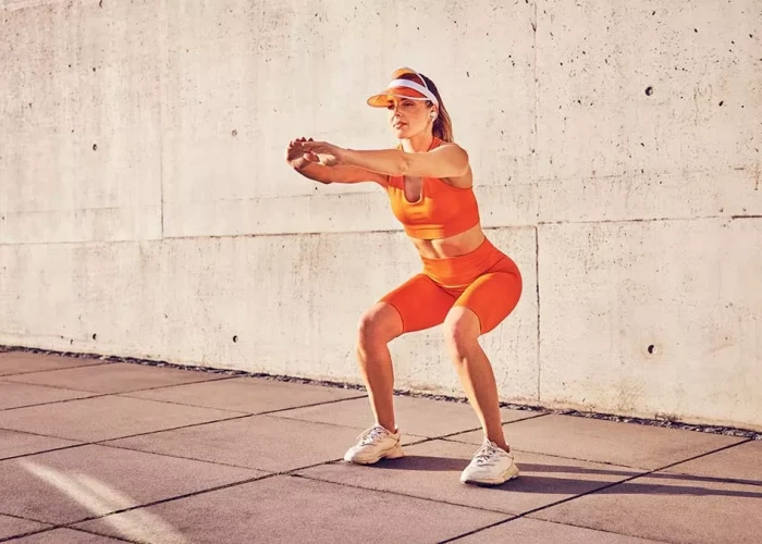 Η άσκηση που προτείνει μια personal trainer για δύναμη και ισορροπία μετά τα 60