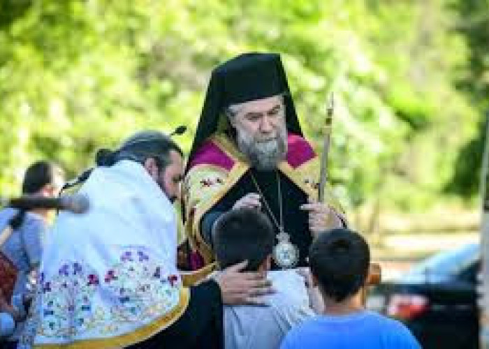 Σερρών Θεολόγος: Δώστε στα παιδιά φτερά δυνατά για να πετάξουν ψηλά και ρίζες βαθιές για να αντέξουν!