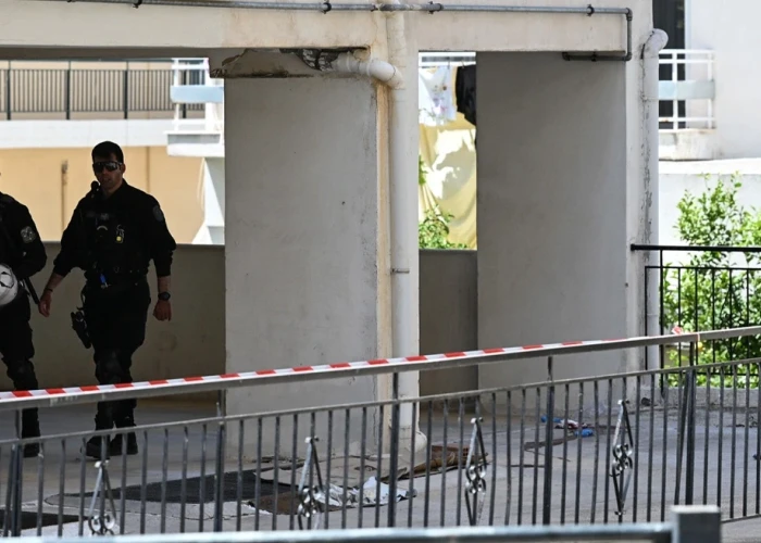 Η τραγωδία της Ηλιούπολης: Πώς δύο κορίτσια 17 ετών έφτασαν στην πτώση στο κενό; Βαραίνουν τα ερωτήματα