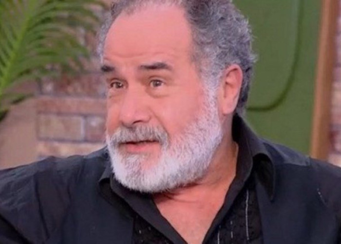 Θοδωρής Κατσαφάδος: "Γεννήθηκα στη Μάνη, με μεγάλη φτώχεια και πολλές δυσκολίες"