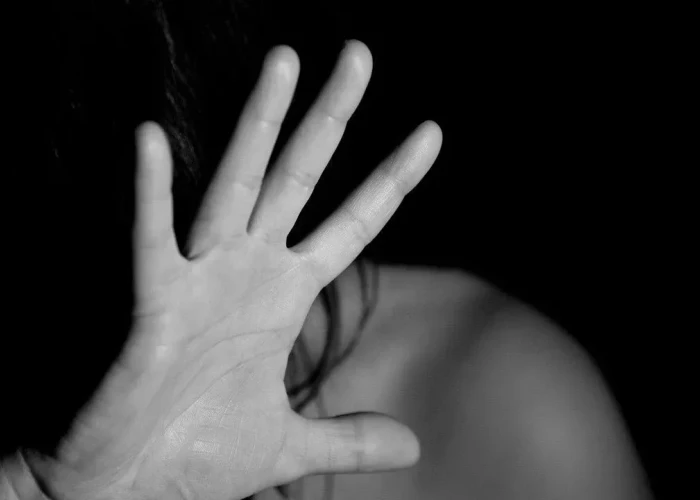 Απειλούσε τη σύντροφό του στον Βόλο - «Θα σου ανοίξω το κεφάλι με την τσάπα»