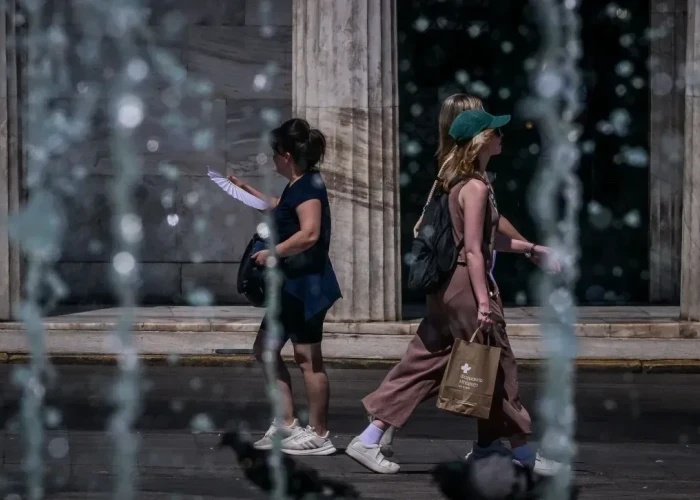 Καύσωνας: Έφτασαν τα πρώτα «σαραντάρια» - Δευτέρα και Τρίτη η κορύφωση του φαινομένου