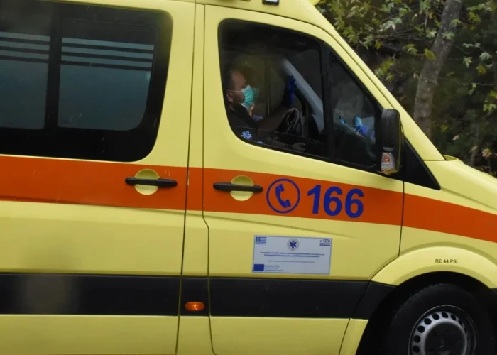 Σοβαρό τροχαίο με ανατροπή αυτοκινήτου σε κεντρικό δρόμο της Χαλκίδας