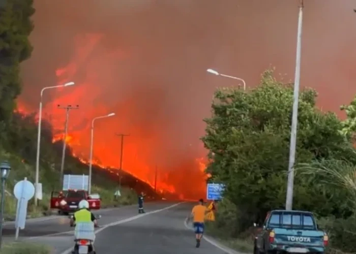 Φωτιά στη Χαλκιδική: Ανακοίνωση για εκτροπές της κυκλοφορίας