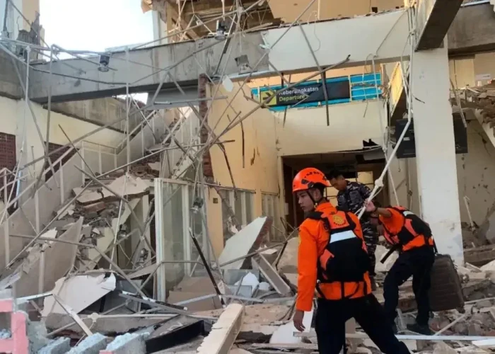 Ινδονησία: Έφτασαν τους 53 οι νεκροί από τον σεισμό – Σε κατάσταση έκτακτης ανάγκης η περιοχή