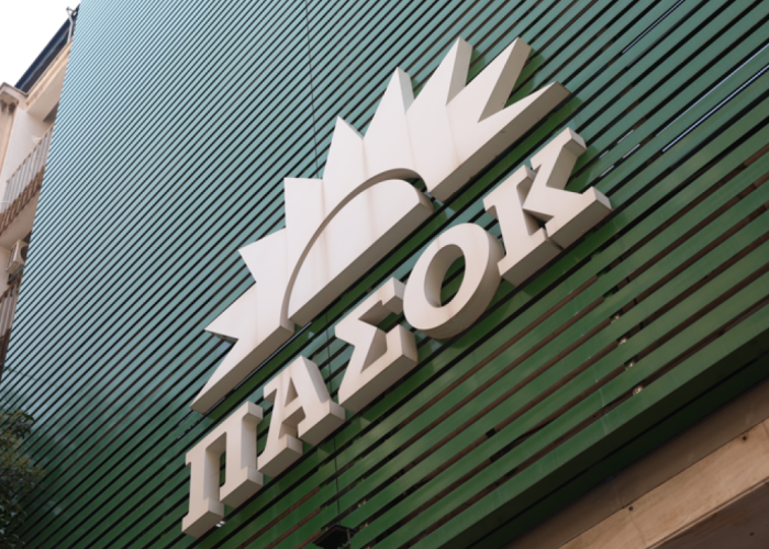 ΠΑΣΟΚ- «Ο κ. Τσίπρας κάνει rebranding αγκαλιά με τα συμφέροντα»