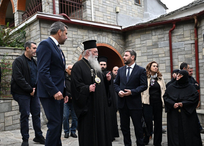 Ο Νίκος Ανδρουλάκης στην Ι.Μ. Παναγίας Εικοσιφοίνισσας για το μνημόνιο επιστροφής κειμηλίων από τη Βουλγαρία