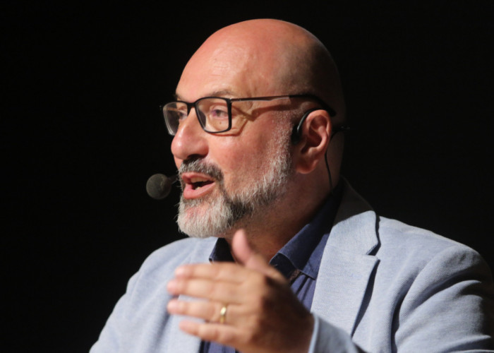 Σάκης Αρναούτογλου: «Το δικαίωμα να μένεις και να επιστρέφεις στον τόπο σου να γίνει Ευρωπαϊκή προτεραιότητα»