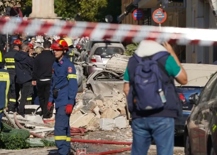 Πλάκα: Έξι οι αγνοούμενοι μετά την κατάρρευση κτηρίου - Βρέθηκε η τσάντα Αμερικανίδας τουρίστριας