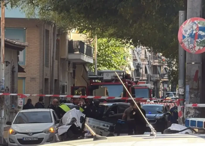 Έκρηξη στον Κολωνό: «Γκρεμίστηκε ακόμη και η πόρτα του διαμερίσματός μου» – Συγκλονίζει ένοικος της πολυκατοικίας