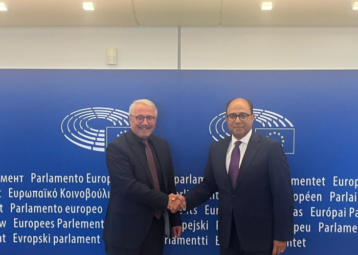 Συνάντηση Γιάννη Μανιάτη με τον Πρέσβη της Αιγύπτου στην Ευρωπαϊκή Ένωση και το ΝΑΤΟ Ahmed Abu Zeid
