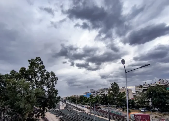 Καιρός αύριο: Νεφώσεις και τοπικές μπόρες – Πτώση της θερμοκρασίας