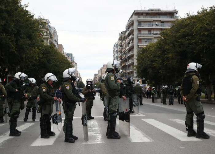 Θεσσαλονίκη: Ένταση στο κέντρο κατά τη διάρκεια συγκέντρωσης διαμαρτυρίας για την εκδήλωση Κασιδιάρη