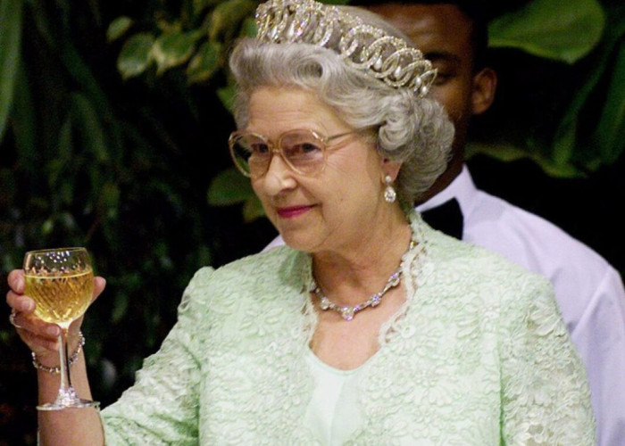 Βασίλισσα Ελισάβετ: Πώς αποφεύγει τις απόπειρες δηλητηρίασης
