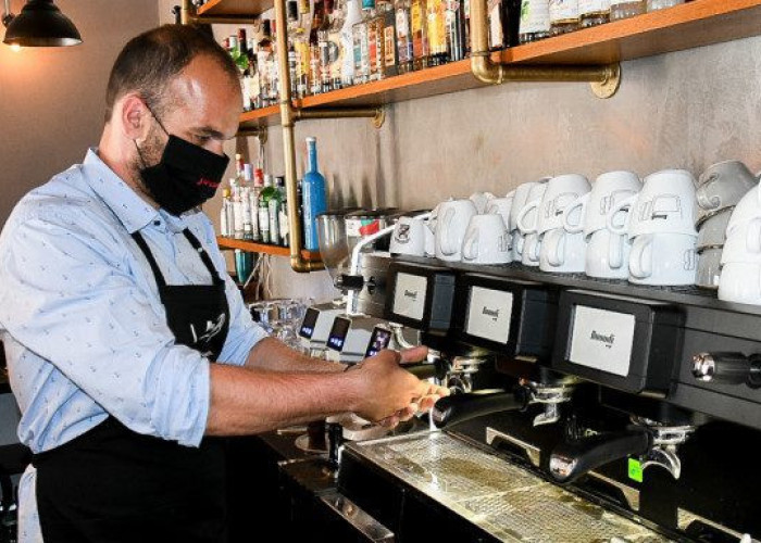 Εστίαση: Γέμισαν μέχρι και τα καφενεία στις Σέρρες