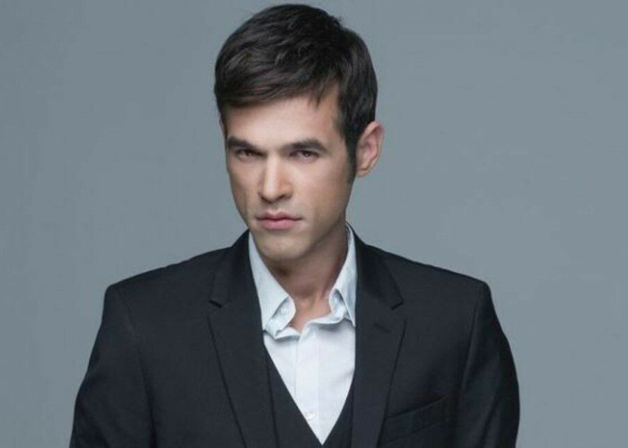 Μένιος Φουρθιώτης: Αναφορές για πυροβολισμούς έξω από το σπίτι του