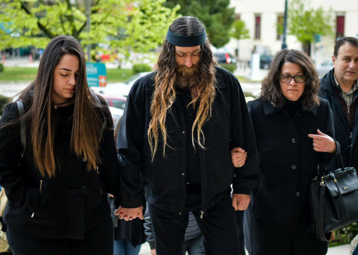 Μητέρα Βαγγέλη Γιακουμάκη: «Όταν άλλαξε δωμάτιο, οι Κρητικοί τον φώναζαν “ρουφιάνο”»