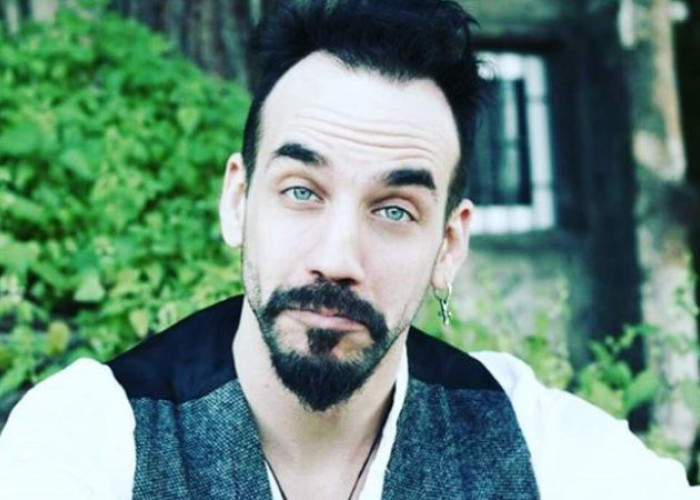 Πάνος Μουζουράκης: «Δεν με ενδιαφέρει να γίνω πατέρας. Το ίδιο εγωιστικό να κάνεις παιδί από το να μη κάνεις»