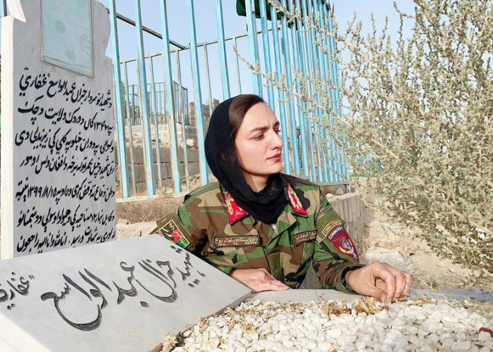 Πρώτη γυναίκα δήμαρχος του Αφγανιστάν: «Περιμένω τους Ταλιμπάν να έρθουν για ανθρώπους σαν εμένα και να με σκοτώσουν»