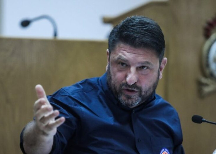 Χαρδαλιάς: Η παραίτησή μου είναι στο συρτάρι του πρωθυπουργού – «Μαχαιριά στην καρδιά τα καμένα σπίτια»