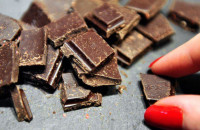 OI TΡΟΦΕΣ ΠΟΥ ΜΠΟΡΟΥΝ ΝΑ ΡΙΞΟΥΝ ΤΑ ΕΠΙΠΕΔΑ ΧΟΛΗΣΤΕΡΙΝΗΣ ΣΤΟ ΑΙΜΑ!