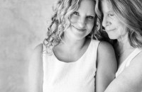 ΠΑΡΕ ΤΗ ΜΑΝΑ ΣΟΥ ΑΓΚΑΛΙΑ, ΟΣΟ ΑΚΟΜΑ ΠΡΟΛΑΒΑΙΝΕΙΣ. ΟΣΟ ΑΚΟΜΑ ΕΙΝΑΙ ΕΔΩ!